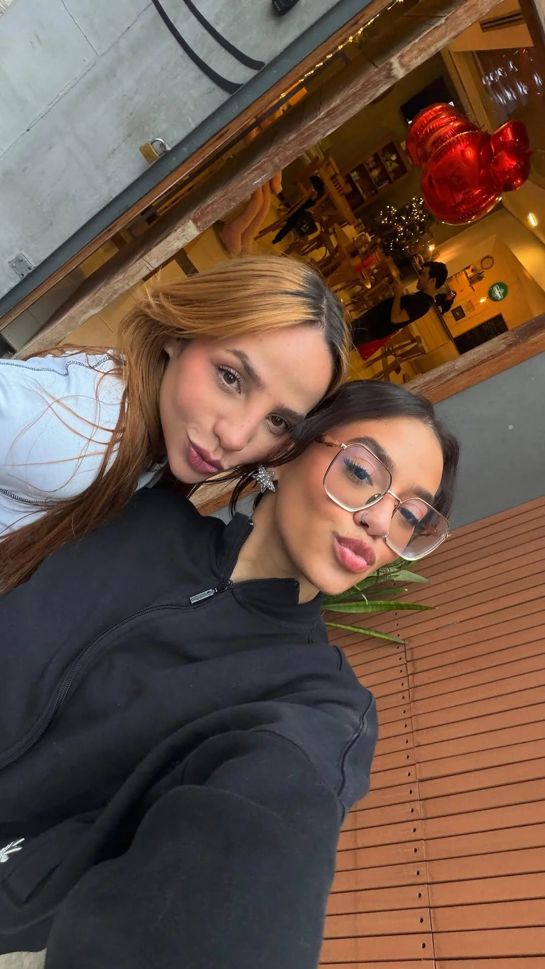 vcs não tem noção do quanto a gnt se divertiu fazendo essa aqui, MUITO BOAAAAAA ✨ 

coreografia: @alinemaiadance @dandanfirmo 🤍