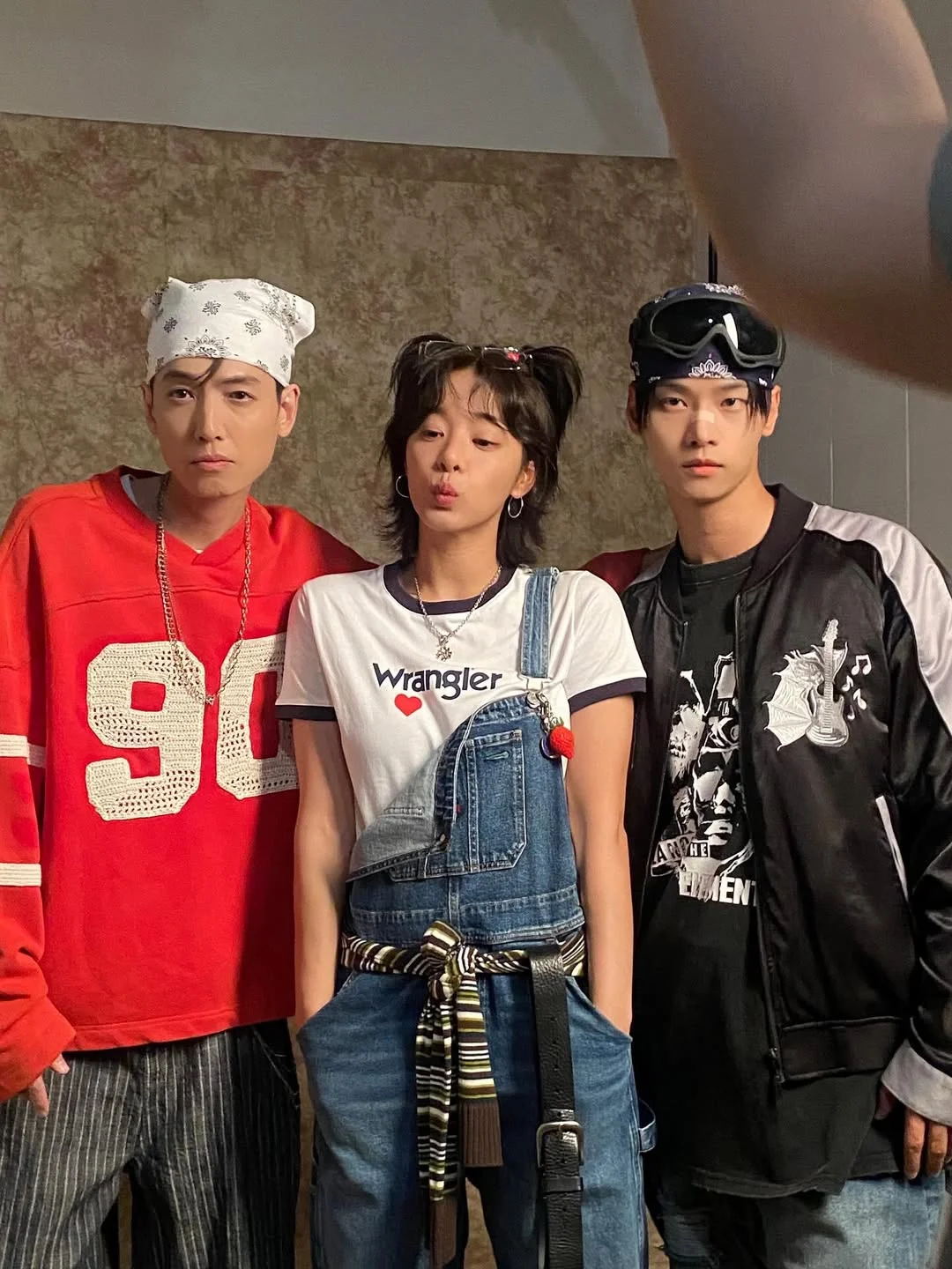 불났을땐 ☎119
도둑왔을땐 ☎112
띰띰할땐 ☎369
슬프고 힘들땐…
☎무진스한테 전화해-☆ 언니가 달려갈게—̳͟͞͞♡