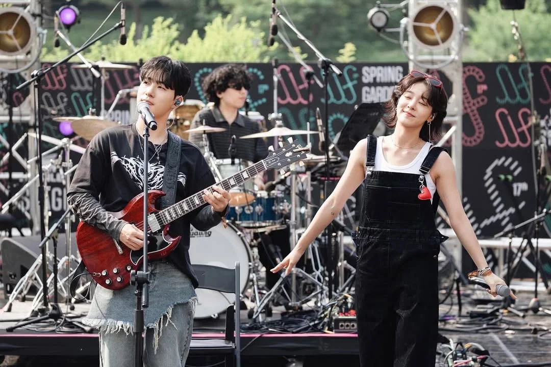 SJF 2025

자이로 기타천재 고독맨
진현 저음천재 침묵의미소맨
순규 음율천재 침착보이
성찬 비트천재 이리뛰고저리뛰고맨
인아 틀렸맨.. 고멘..