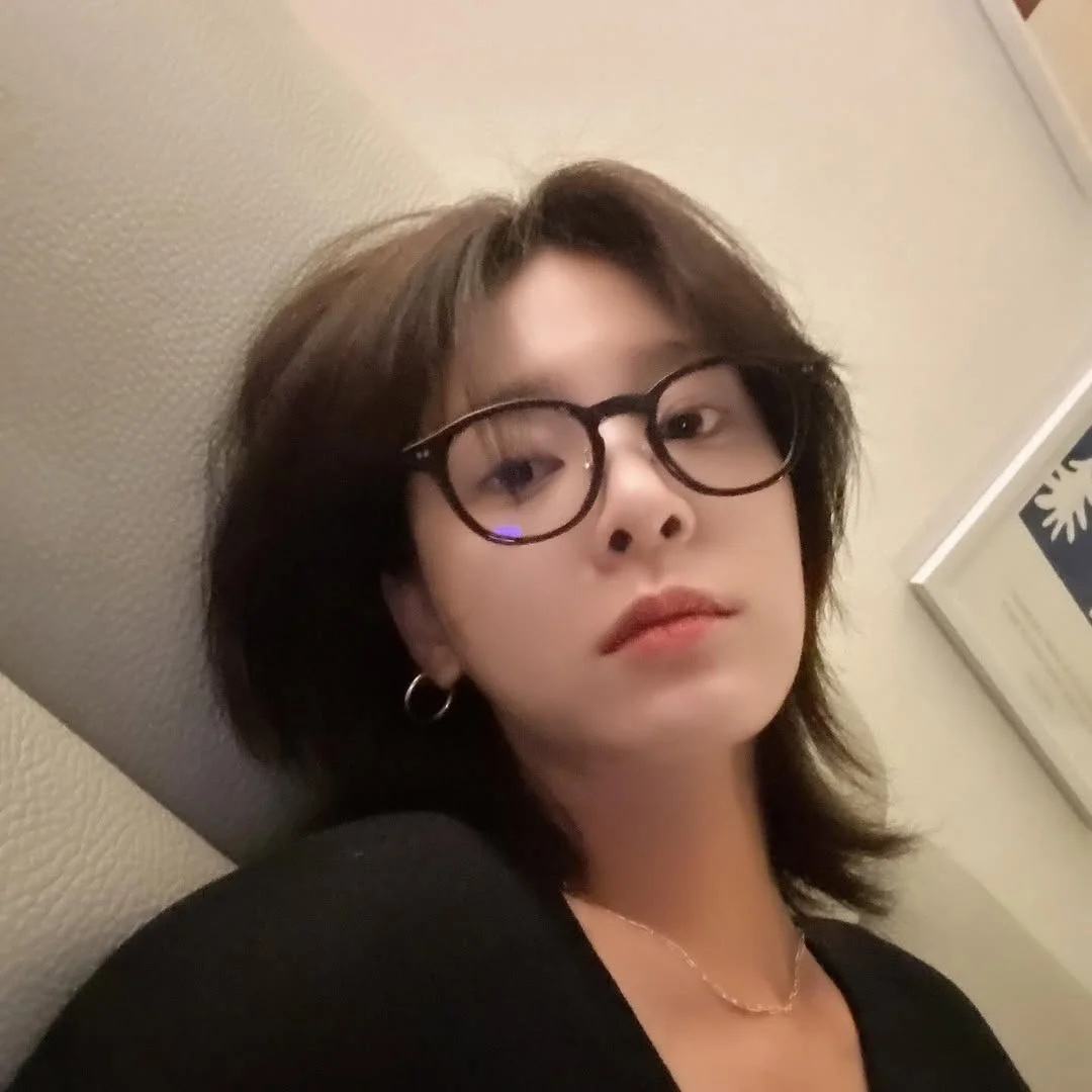 좋아하는 것들만 모아본 8월의 끝자락 인스타구요.
혼자 삐져서 내려놨던 기타도 다시 잡아봤구요.
사실 새로운 아기기타를 들여왔구요.
2025 8월이 끝나가는게 충격이면서 재밌구요.
그렇고 그렇구요.🦭
구요구요구요미
오늘 무쇠하는 날이구요. 금요일이지만 일찍 들어가서 무쇠보시구요.
오늘도 내일도 모레도 화이팅이구요~~~