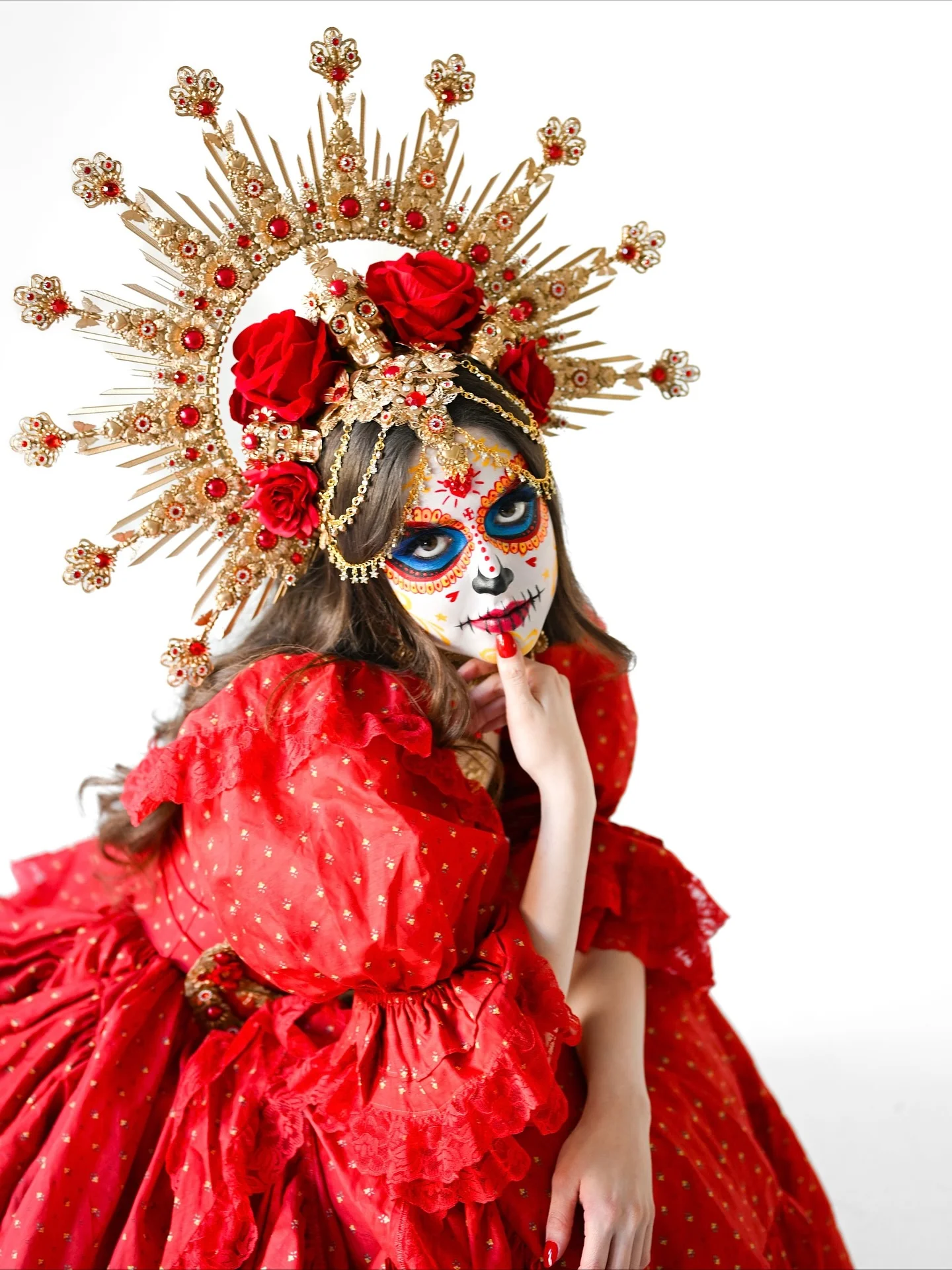 Día de Muertos x NYC ♥️ genuinely had so much fun with this one and HUGE shoutout to everyone who helped make this shoot a reality in such a short amount of time.

Photography @photos.bymeli 
Makeup @kalesandria_mua 
Accessories @carbickovacrowns 
Dress @selkie 
(and ofc @jbaumlady for getting everything to me in one piece)