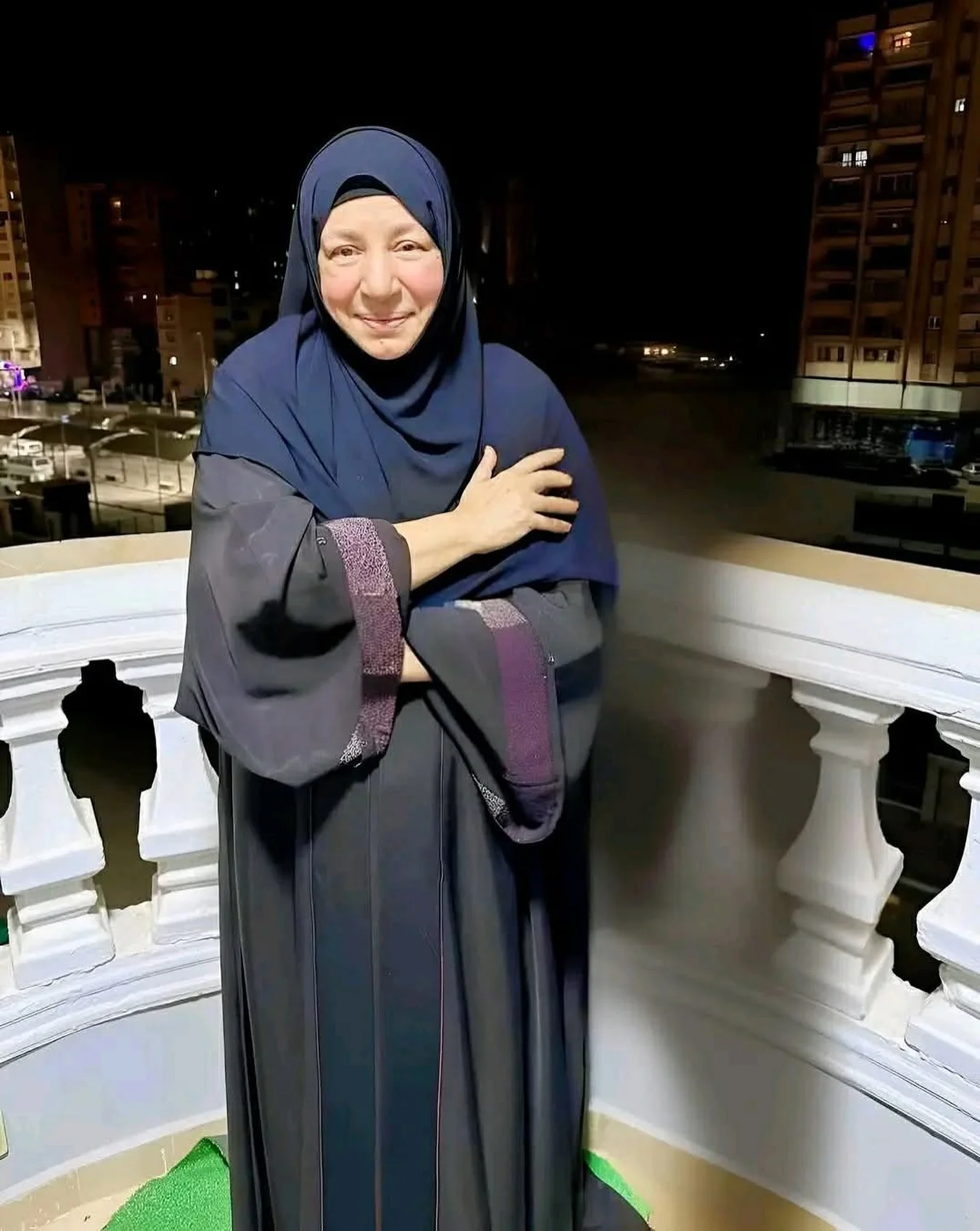 أحيانًا بنستغرب ليه في ناس قلوبنا ترتاحلهم من أول لحظة
ربنا قال
إن الذين آمنوا وعملوا الصالحات سيجعل لهم الرحمن وُدًّا
السر مش فيهم السر في نقاء قلوبهم وعلاقتهم بربهم
#شكرا علي المحبه #عبلة_كامل