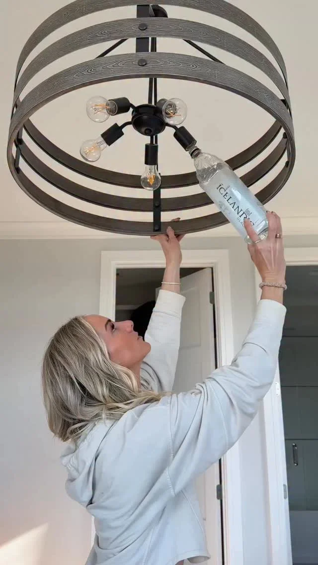 Stop shrinking yourself to tables that were never built for you

Inspired by @jtlivingstonrealtor 🔥😍