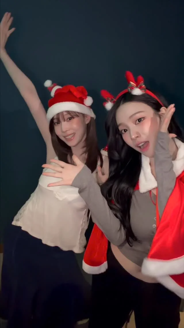 ♥•.𝗕𝗲𝗮𝘂𝘁𝗶𝗳𝘂𝗹 𝗖𝗵𝗿𝗶𝘀𝘁𝗺𝗮𝘀.•♥

#aespa #에스파
#KARINA @katarinabluu 
#WINTER @imwinter