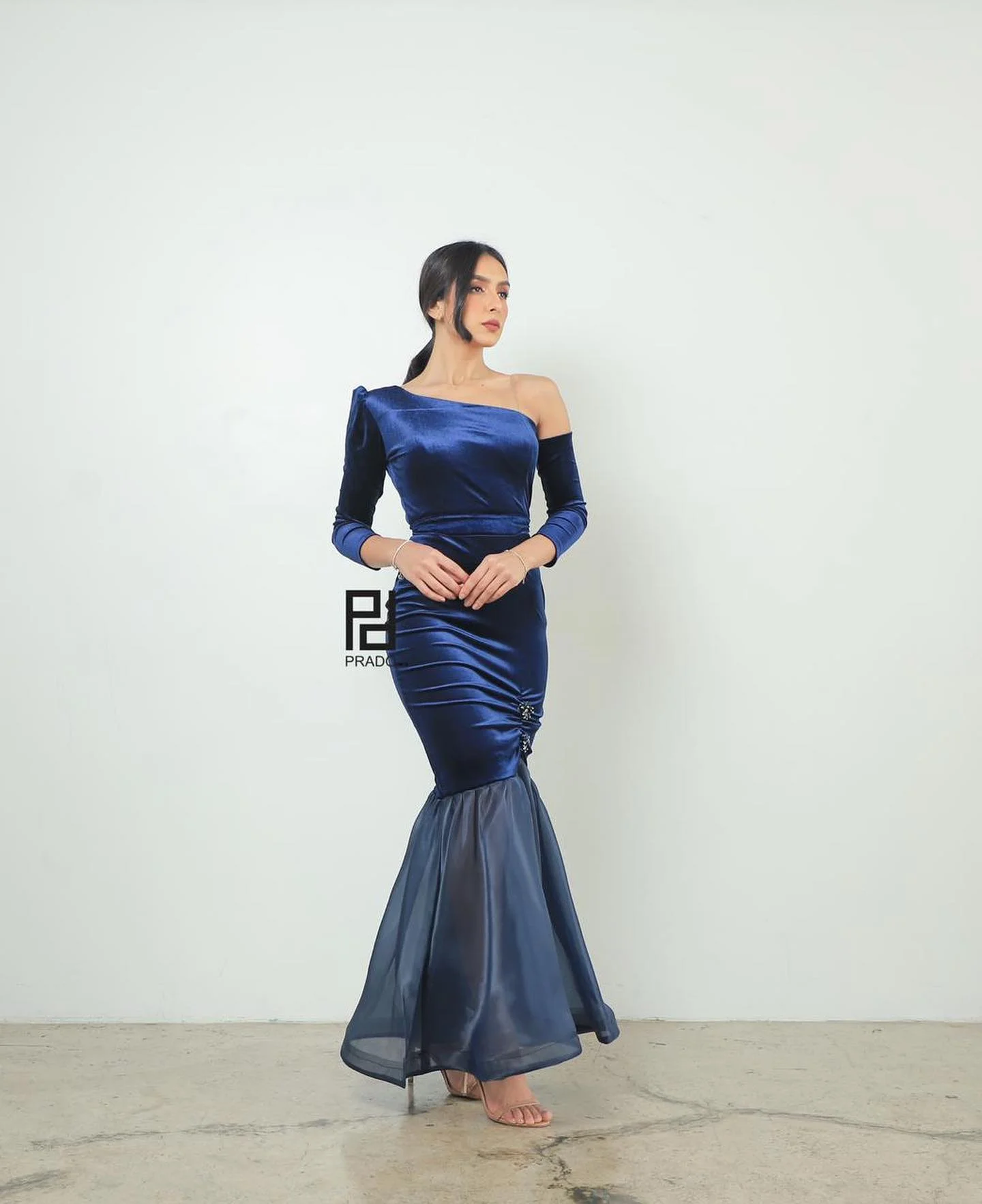 @prado.est 
متجر برادو يقدملك تصاميم مميزة وفساتين راقية خيالية باللبس والاحلى من دا كله اسعار فساتينهم من ٢٥٠ الى ٣٠٠ ريال و جايبين كولكشن جديد ولا اروع لازم تدخلوا حسابهم وتشوفوا كمية جمال فساتينهم 
#ad