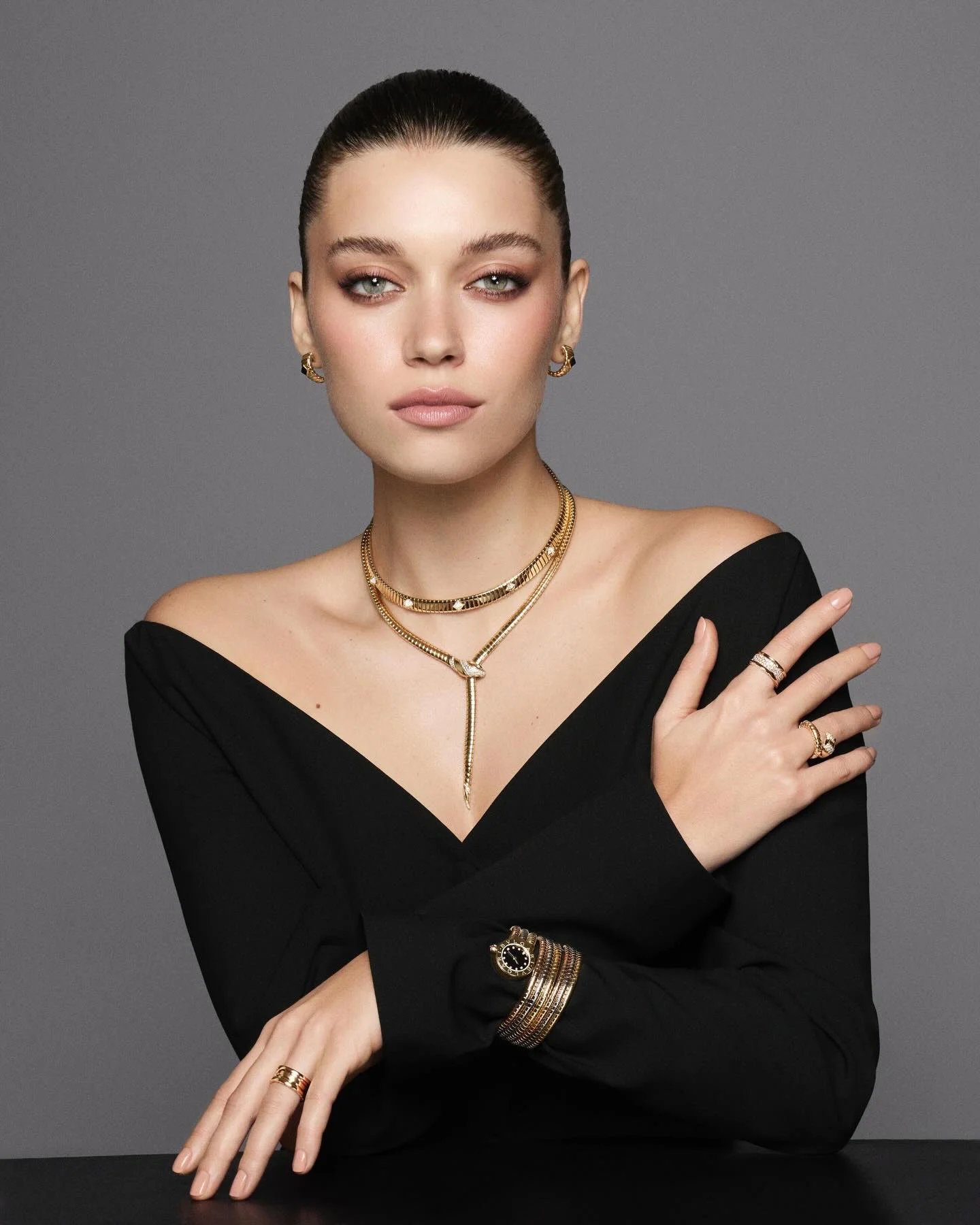 Roma’nın gücünü, sanatını ve zamansız ihtişamını temsil eden bir efsanenin parçası olmak… Bu ikonik dünyaya adım atmaktan büyük bir gurur ve heyecan duyuyorum. @bvlgari #Bvlgari #reklam