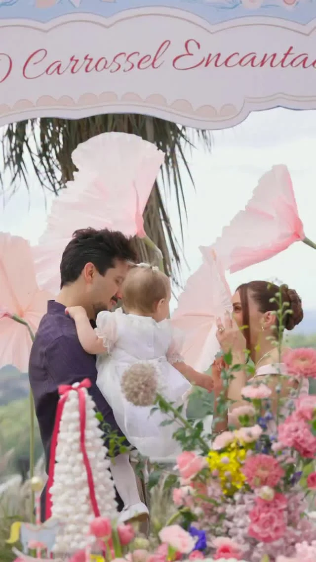 Comemorando 1 ano da nossa boneca.
O Carrossel Encantado da Serena 🎠🩷
decor: @nicolesarfaty