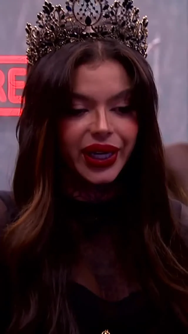 ¡Melissa Gate arrasó con su presencia en La casa de los famosos Colombia! 🔥👸🏻 La exparticipante se despachó en pleno congelado, siendo uno de los más dramáticos frente a Valentino Lázaro 🫨, y le dijo que era su copia. 😳 ¿Cómo viste este ingreso? #lacasadelosfamososcol3