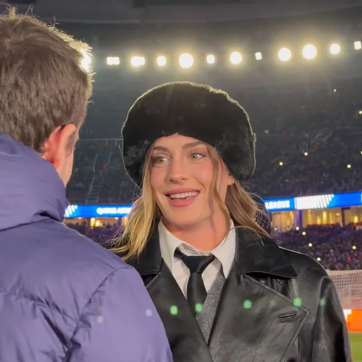 🏟️❤️❤️❤️💙🥹