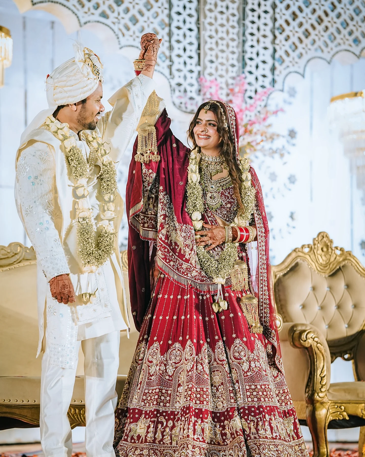 5 sal ladte jaghdte finally shadi hogyi , I am very happy to be your mrs Agrawal mrs robin . Mai promise karti hu ki mai har wakt apka sath dungi chahe dukh ho ya sukh 🩵🧿

Groom outfit @arish_tailor_ 
Bride outfit @annupatel 
Jewels @jewellery_by_rutzz 
Function @function._.junction 

#rosha #marriage #shadi
