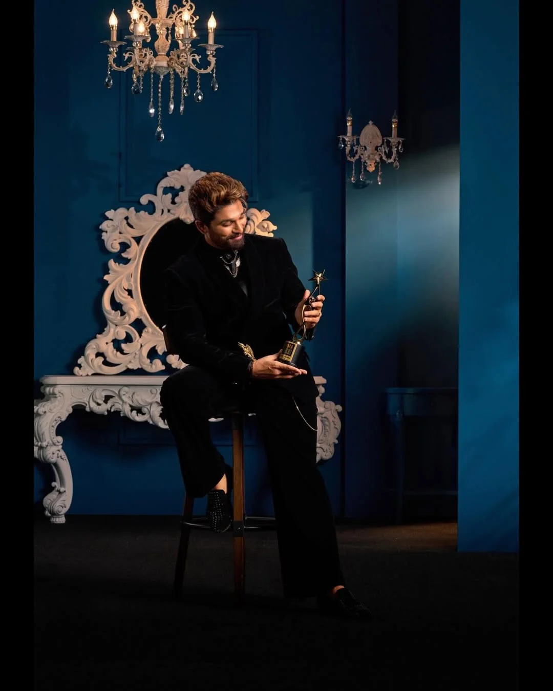 Thank you SIIMA for the constant love & recognition.

Winning 3 back-to-back SIIMA Awards is truly a humbling moment.

Congratulations to all the winner’s & nominees 

This credit goes to my Director @aryasukku garu for making this happen , my artists , my technicians , my producers and the entire crew of Pushpa . 

And I dedicate this award to my fans...for the unwavering love & support . I love you my army 🖤

Humbled 🙏🏽