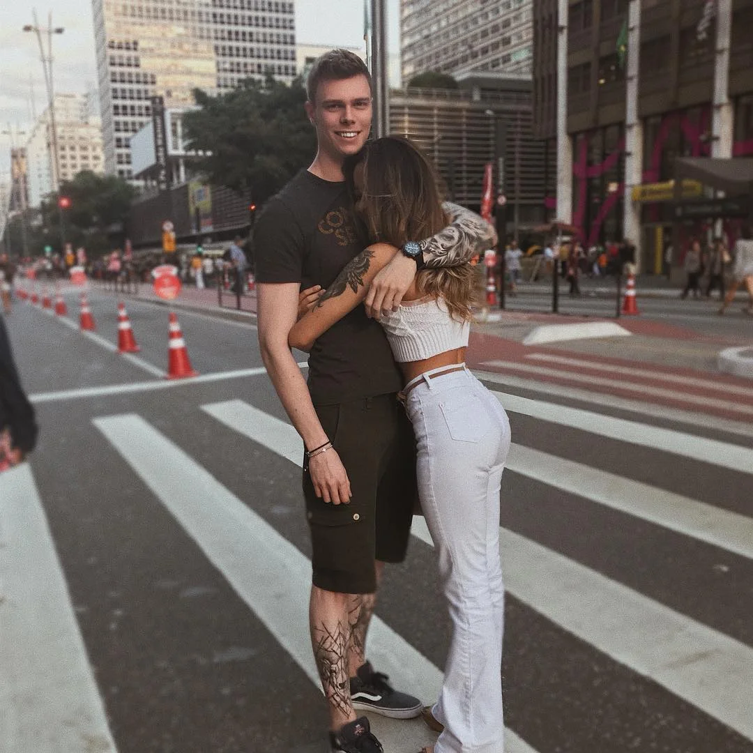 E quando eu estiver triste simplesmente me abrace🎼