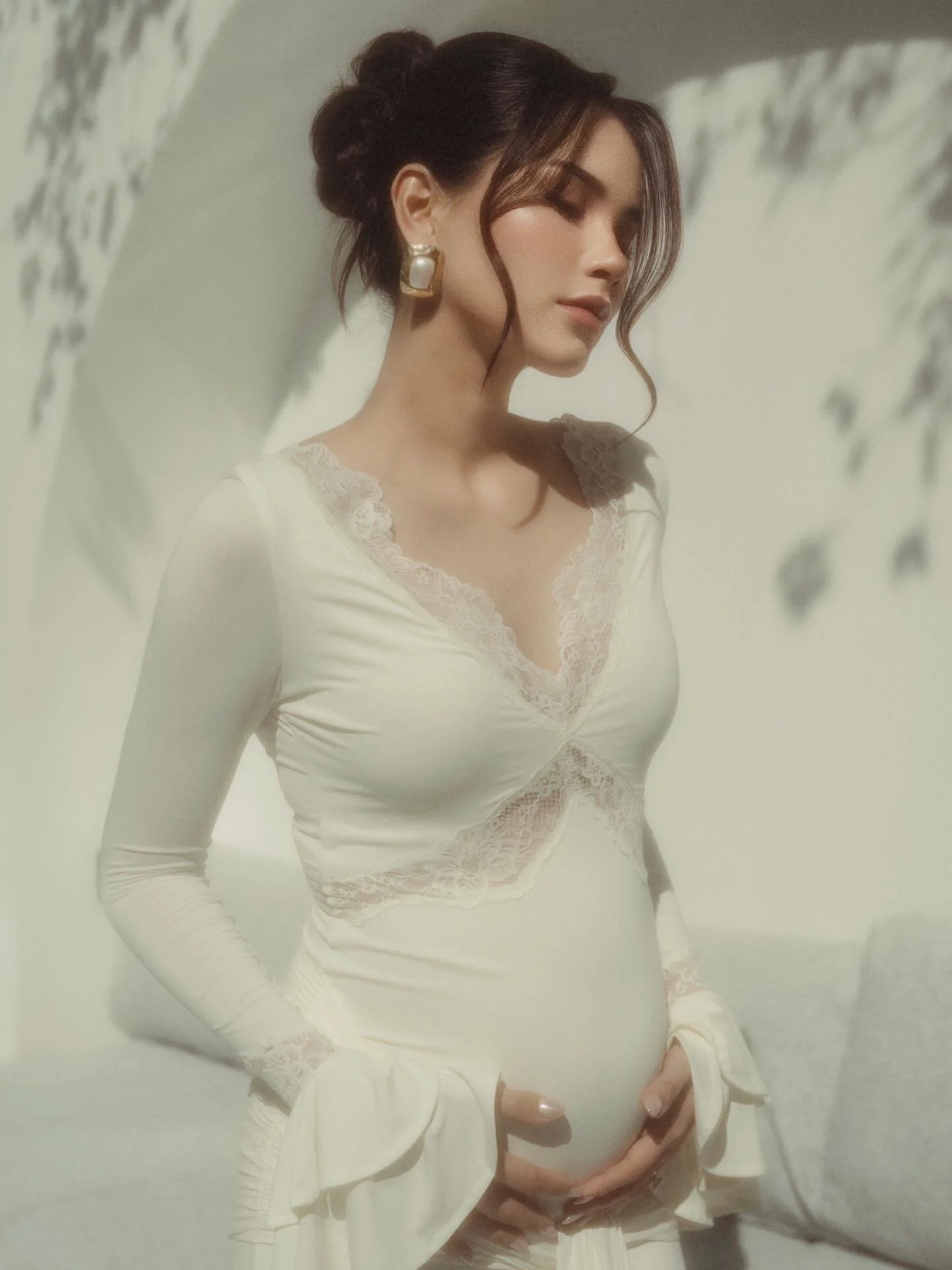 6 months of becoming,
of trusting my body’s wisdom,
of thanking it for carrying life so gently. 
every day, I whisper gratitude,
for this season, 
for this growth,
and for the love already blooming so strongly before I’ve even met her. 💞