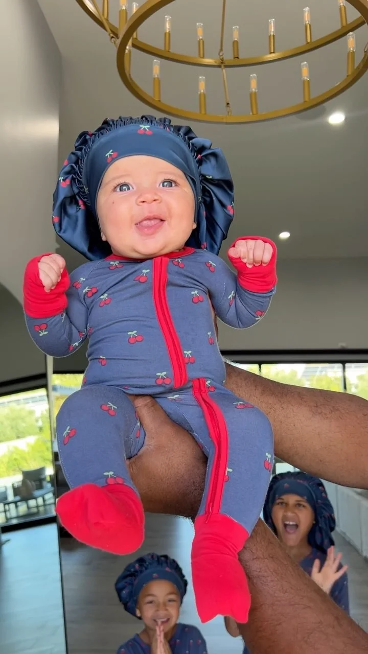 Can’t handle it 😭😍 bonnet: @silks.design 🍒 #baby #bonnet #curlyhair #family #bonnets