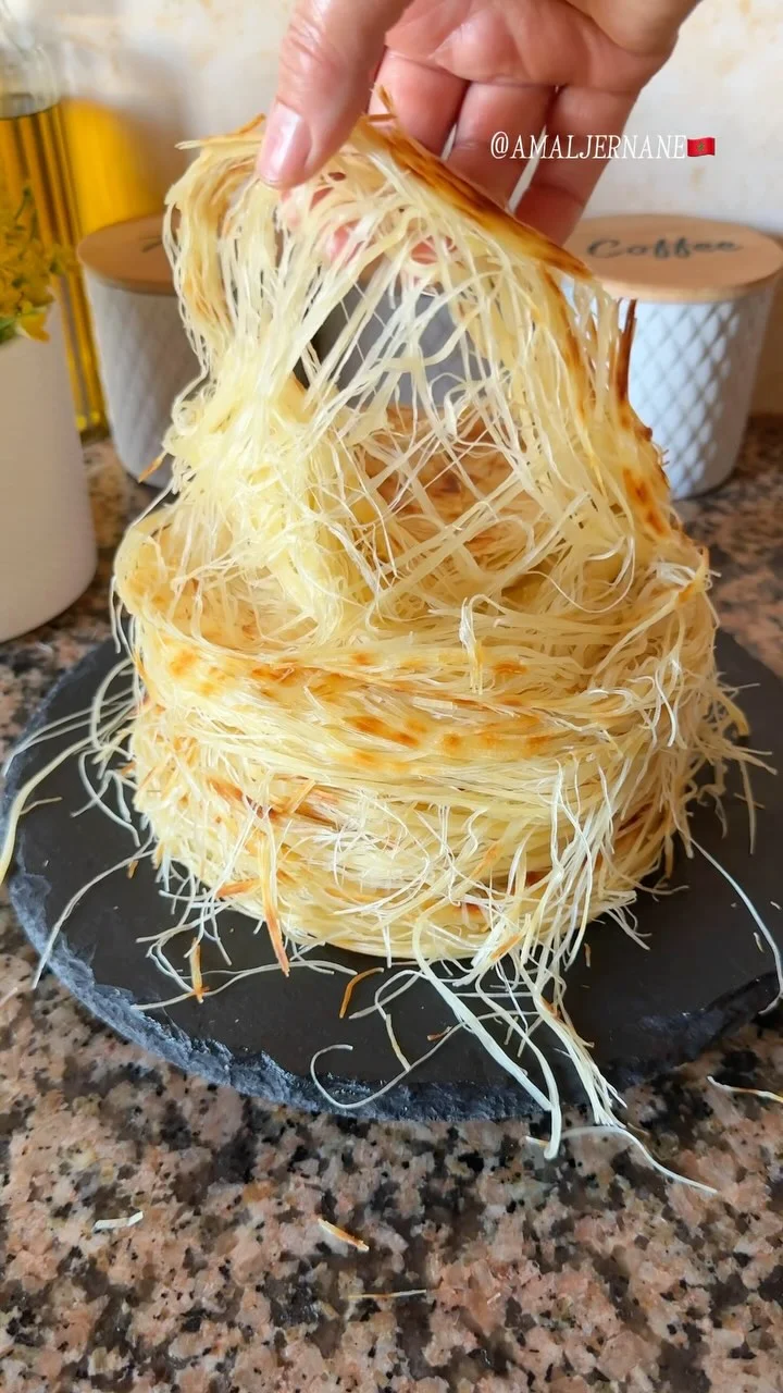 رزة القاضي المغربية 😍😍
كيلوا دقيق حلويات ممتاز 1000 غ
نصف لتر ماء 💧 500 مل 
ملعقة كبيرة سكر 25 غ
ملعقة كبيرة ملح 🧂 15 غ غير مملوءة 
150 غ زبدة (نصف رابعة وافية ) حيوانية أو مارغرين أو ديال العلب كلهم صالحين + كأس زيت 150 مل
#اكسبلور #مخبوزات #طبخ #cooking #cuisine #reels #المغرب #الجزائر