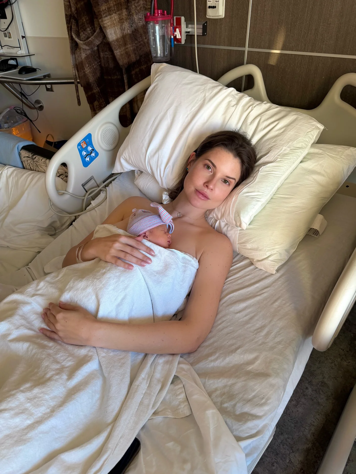 We are over the moon to officially introduce you to Klaus and Annabelle 🩷💙💐 - love always, Mama and Papa 🥰😍🎉