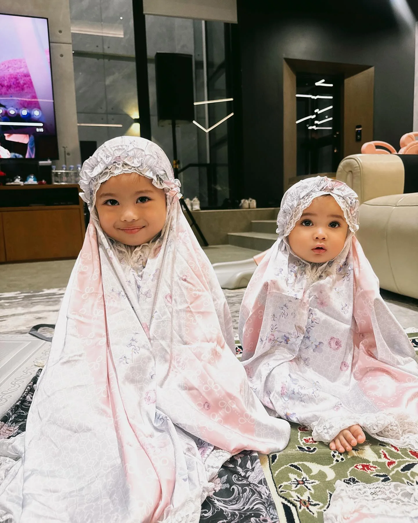 Semoga jadi bidadari bidadari di Surga 🤲🏻🤍
#SundayBless #masyaallahtabarakallah