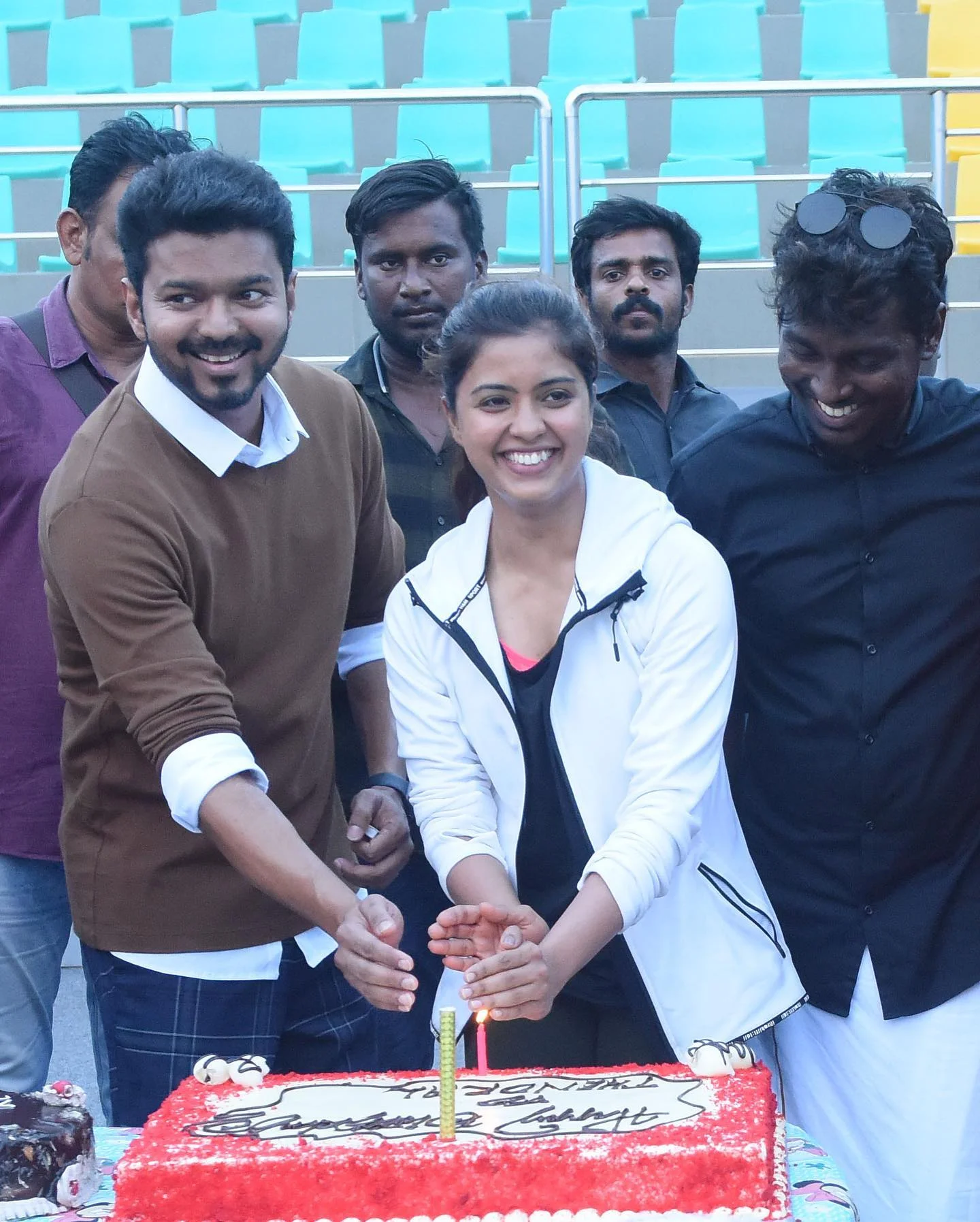 That Khushi moment and my inner Khushi moment 😍 I wish I could celebrate your birthday now just the same way my thalapathy Vijay sir ❤️❤️🎂🎉 
Happy Birthday sir 🎉🎂 love you always #thalapathyvijay 
#thalapathy #hbdthalapathyvijay #bigil #bigilthendral